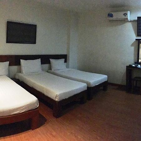 Ilocos Rosewell Hotel Bagian luar foto