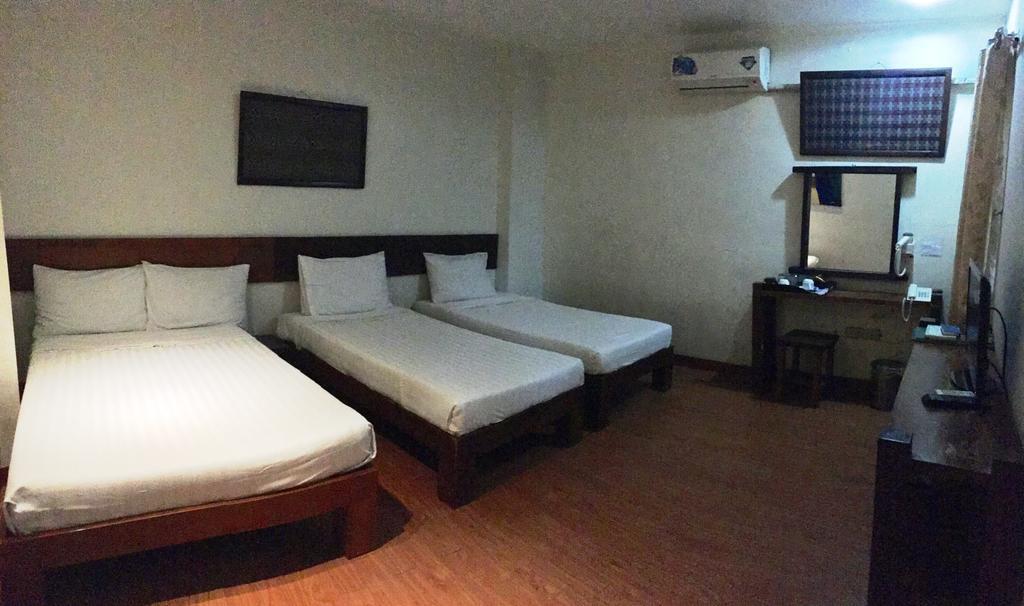 Ilocos Rosewell Hotel Bagian luar foto
