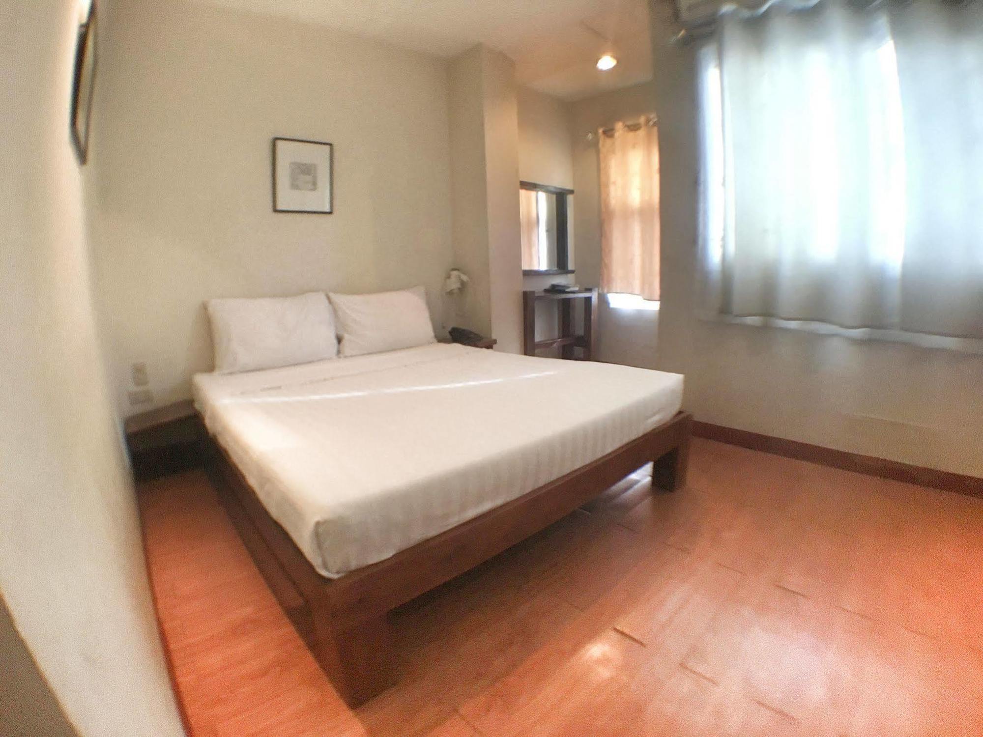 Ilocos Rosewell Hotel Bagian luar foto