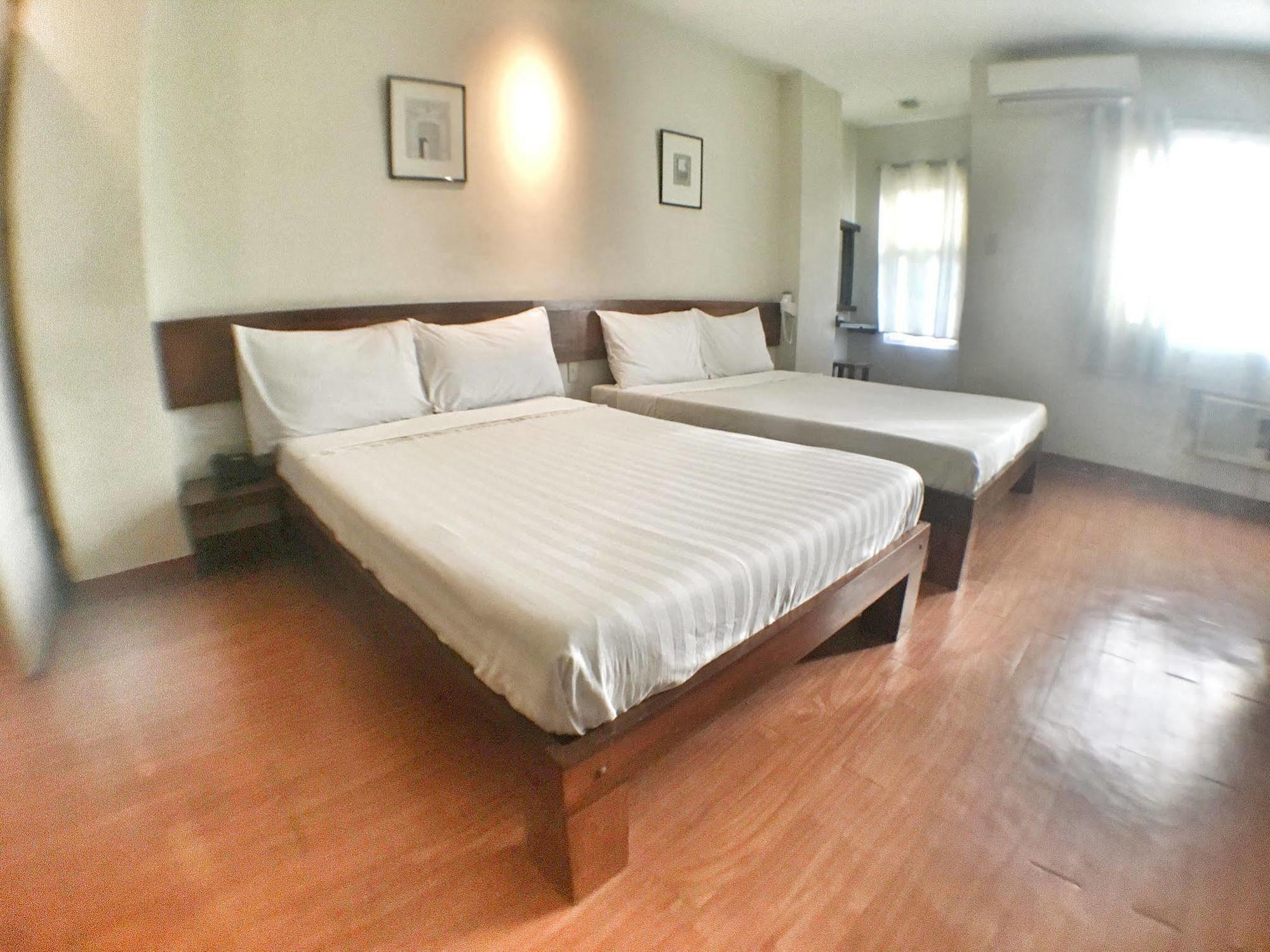 Ilocos Rosewell Hotel Bagian luar foto